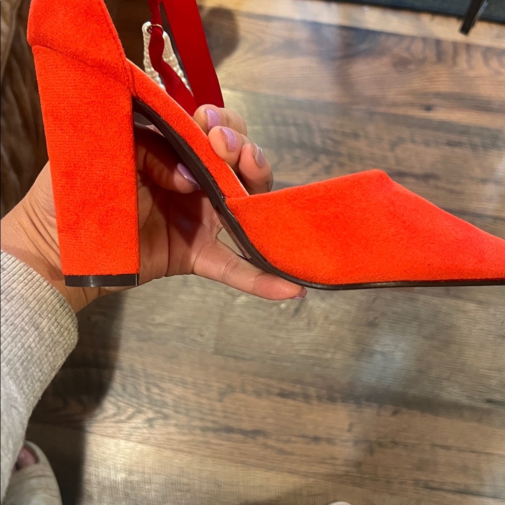Elegant Red Women's Heels with Pearl Detailing - Picture 5 of 5
